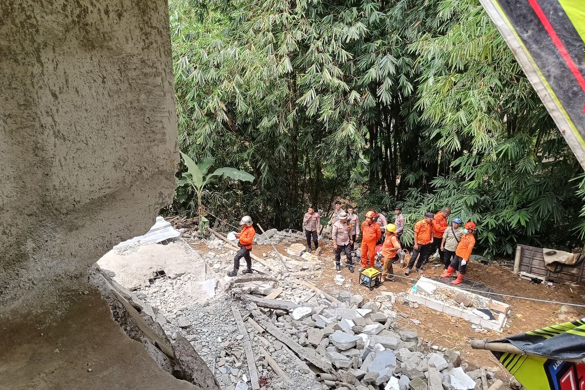 Bangunan Majelis Taklim Ambruk